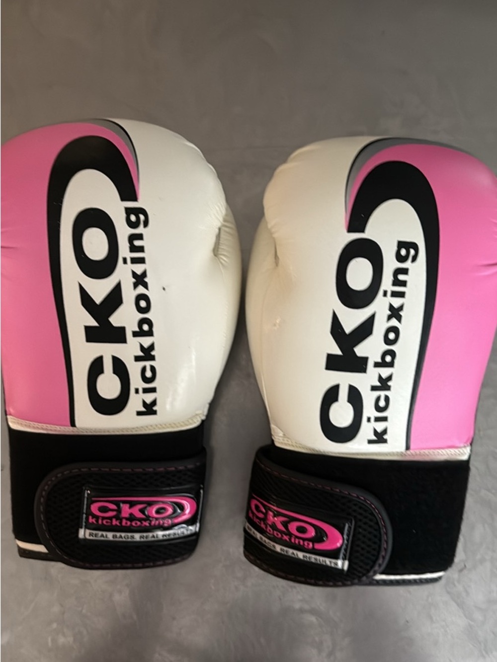Kickboxing Women’s Gloves - White & Pink